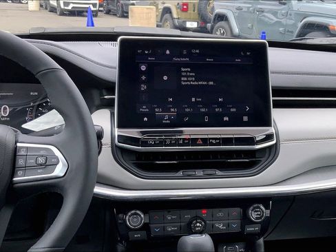 Used 2024 Jeep Compass Limited image 6