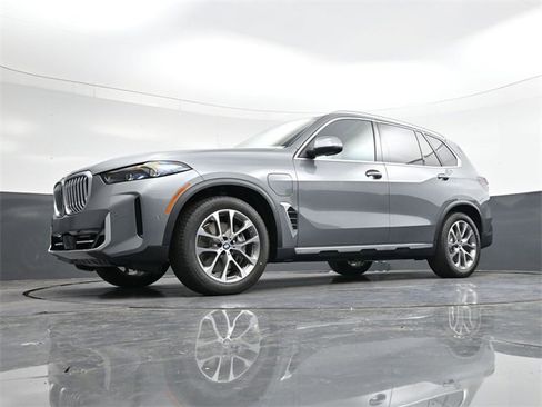 New 2026 BMW X5 xDrive50e w/ Climate Comfort Package image 31