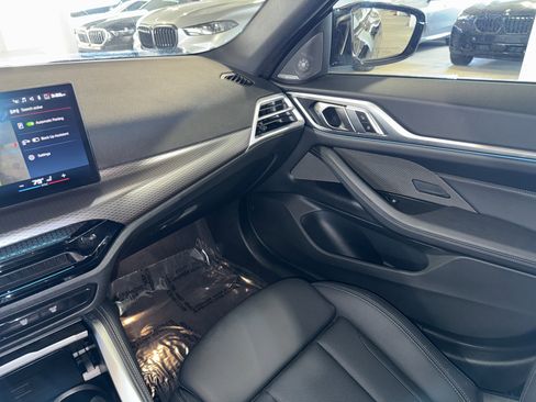 Certified 2025 BMW M440i image 30