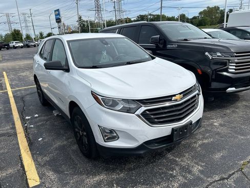 Used 2020 Chevrolet Equinox LS w/ LS Convenience Package FWD image 2