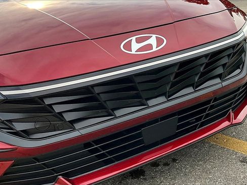 Certified 2025 Hyundai Elantra SEL image 28