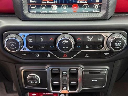 Certified 2023 Jeep Gladiator Rubicon w/ Cold Weather Group image 26