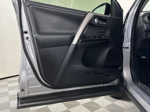 Used 2018 Toyota RAV4 Limited image 22