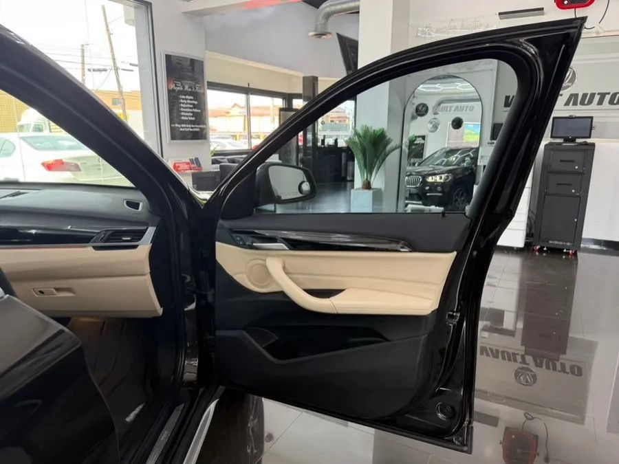 Used 2017 BMW X1 xDrive28i AWD/4WD image 13
