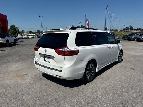 Used 2020 Toyota Sienna Limited Premium w/ Carpet Mat Package FWD image 5