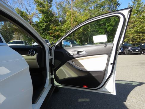 Used 2018 Mercedes-Benz GLA 250 4MATIC image 13