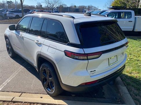 Used 2023 Jeep Grand Cherokee Altitude image 29