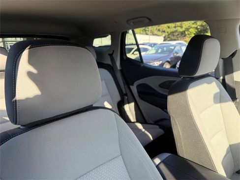 Used 2024 GMC Terrain SLE image 24