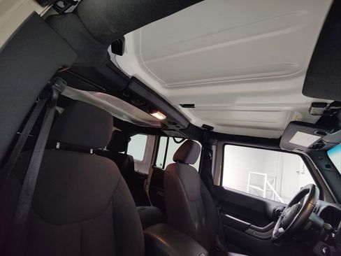 Used 2018 Jeep Wrangler Unlimited Sport S image 14