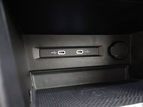 Used 2023 Volkswagen Taos SE w/ Panoramic Sunroof Package image 50