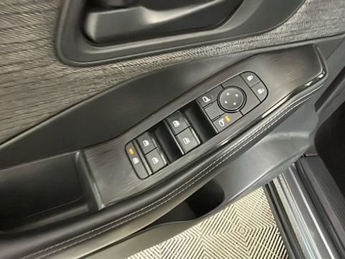 Used 2022 Nissan Rogue S AWD/4WD image 11