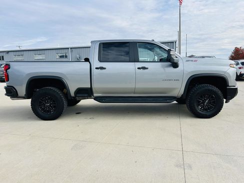 Used 2025 Chevrolet Silverado 2500 ZR2 image 42