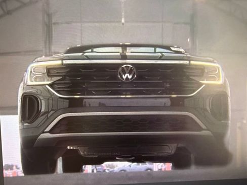 Used 2025 Volkswagen Atlas Cross Sport SE FWD image 15