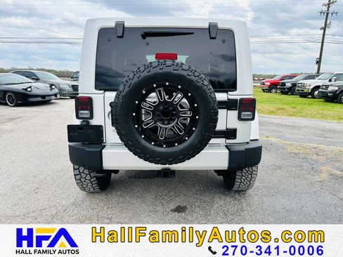 Used 2012 Jeep Wrangler Unlimited Sahara w/ Connectivity Group AWD/4WD image 4
