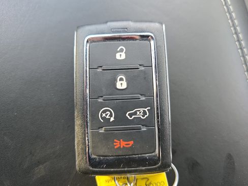 Used 2023 Jeep Grand Cherokee Overland w/ Advanced Protech Group III image 30