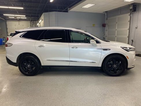 Used 2023 Buick Enclave Essence w/ Experience Buick Package image 9