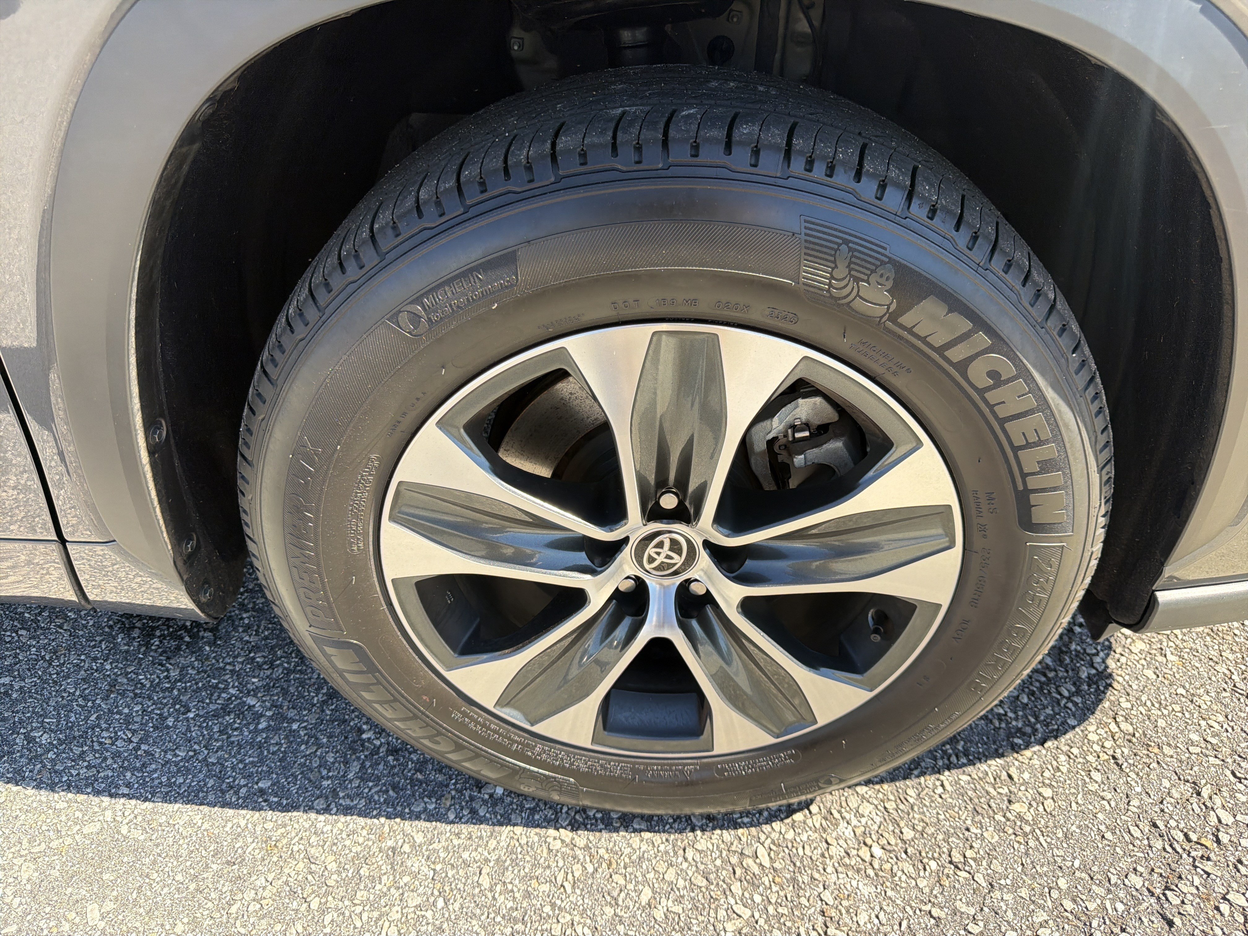 Certified 2025 Toyota Highlander XLE FWD image 22