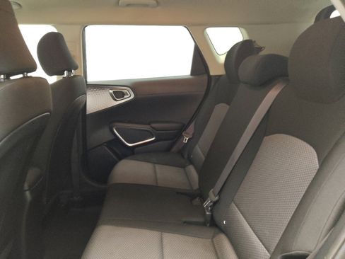 Used 2020 Kia Soul LX image 18