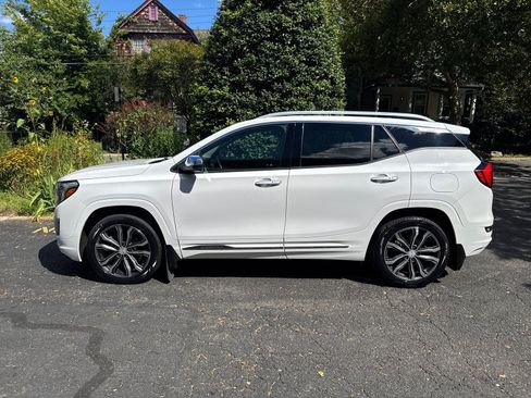 Used 2020 GMC Terrain Denali w/ Denali Premium Package AWD/4WD image 7