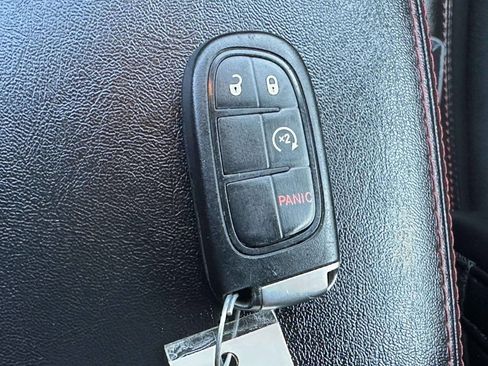 Used 2019 Jeep Cherokee Trailhawk w/ Cold Weather Group AWD/4WD image 38