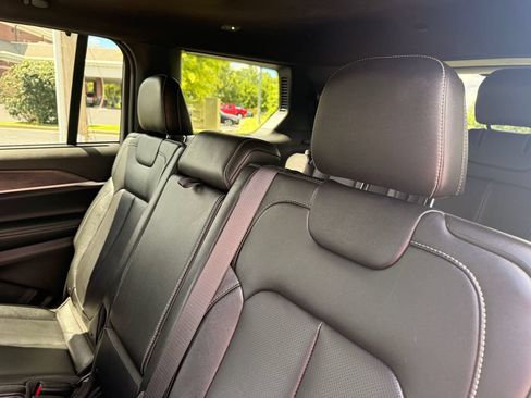 Used 2024 Jeep Grand Cherokee L Limited w/ Luxury Tech Group II AWD/4WD image 18