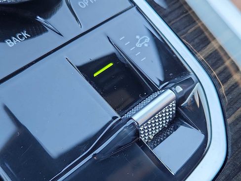 Certified 2023 BMW X7 xDrive40i w/ M Sport Package image 25