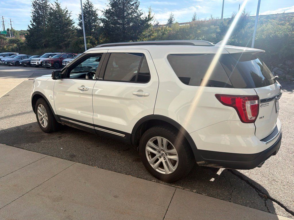 Used 2018 Ford Explorer XLT w/ Equipment Group 201A AWD/4WD image 2