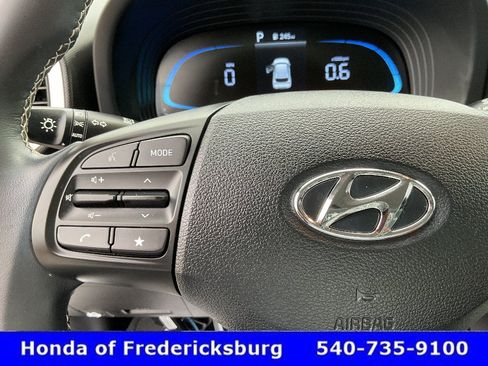 Used 2025 Hyundai Venue Limited FWD image 26