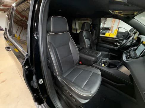 Used 2024 Chevrolet Tahoe Premier AWD/4WD image 16