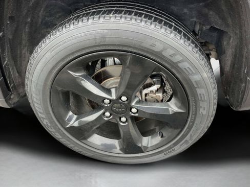 Used 2023 Jeep Grand Cherokee Altitude image 11