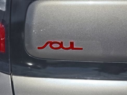 Used 2018 Kia Soul ! image 40