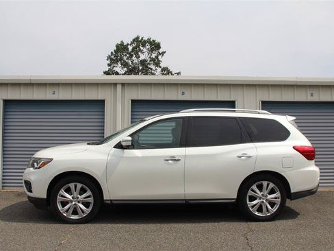 Used 2018 Nissan Pathfinder SL w/ SL Premium Package AWD/4WD image 9