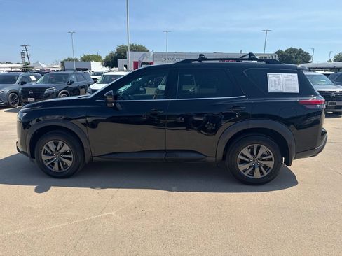 Used 2024 Nissan Pathfinder SV w/ SV Premium Package FWD image 8