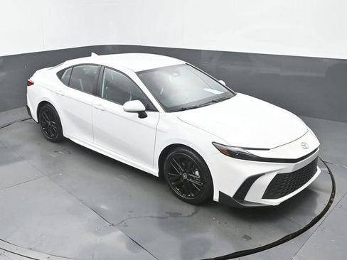 Used 2025 Toyota Camry SE FWD image 28
