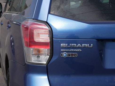 Used 2017 Subaru Forester 2.5i Premium w/ Popular Package #2A AWD/4WD image 17