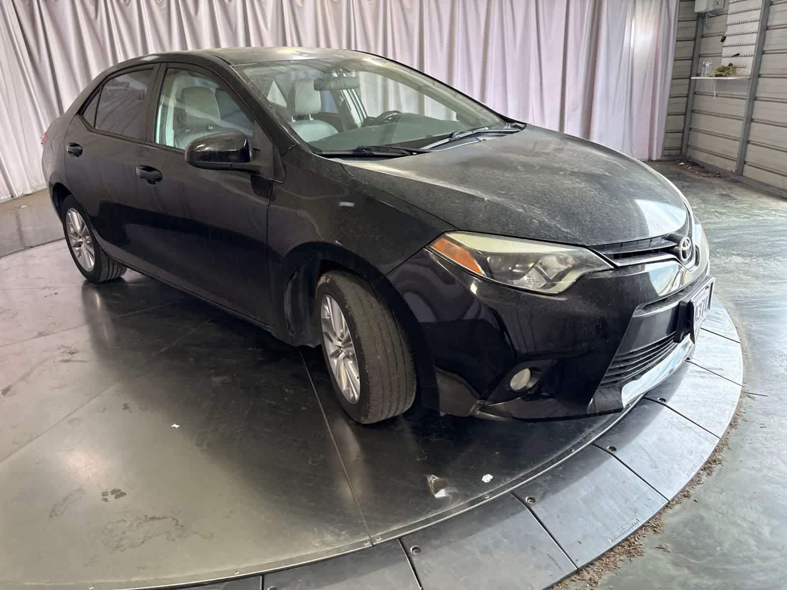 Used 2015 Toyota Corolla LE FWD image 3