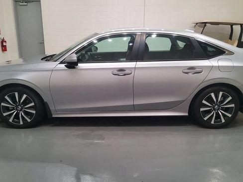 Used 2023 Honda Civic EX image 5