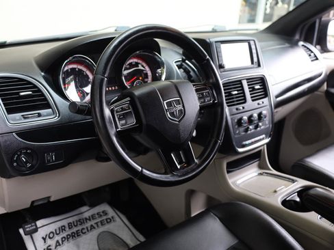 Used 2017 Dodge Grand Caravan SXT FWD image 13