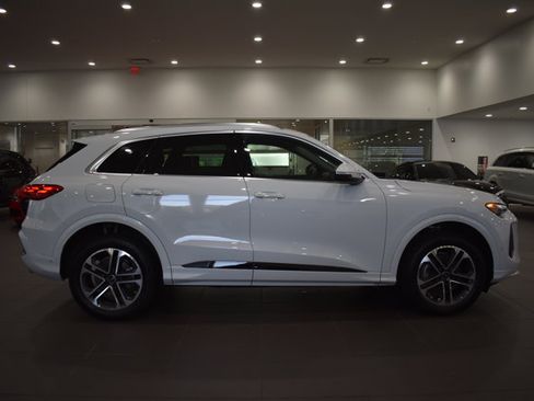 Used 2025 Audi Q5 Premium w/ Convenience Package AWD/4WD image 8