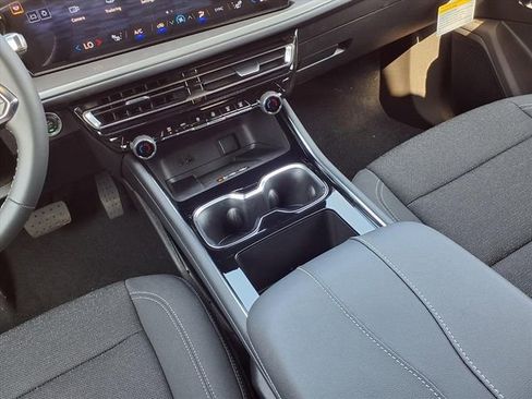 New 2026 Chevrolet Traverse LT image 10