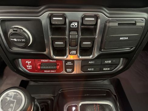 Used 2022 Jeep Gladiator Rubicon w/ Cold Weather Group AWD/4WD image 33