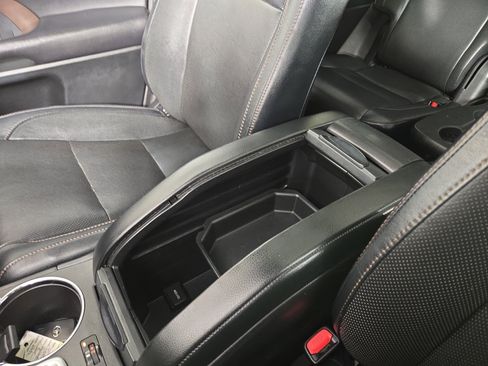 Used 2017 Toyota Highlander Limited Platinum image 31
