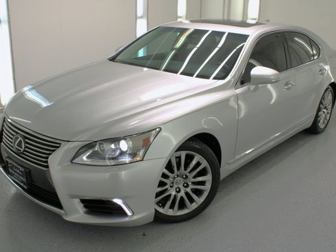 Used 2016 Lexus LS 460 image 2