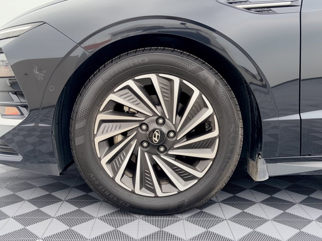 Certified 2025 Hyundai Sonata Limited FWD image 13