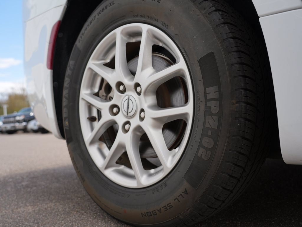 Used 2023 Chrysler Pacifica Touring-L FWD image 29