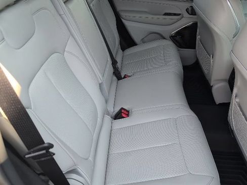Used 2023 Jeep Grand Cherokee Overland w/ Luxury Tech Group IV AWD/4WD image 13
