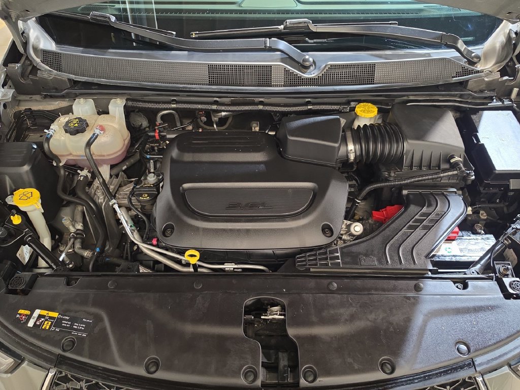 Used 2025 Chrysler Pacifica Select FWD image 17