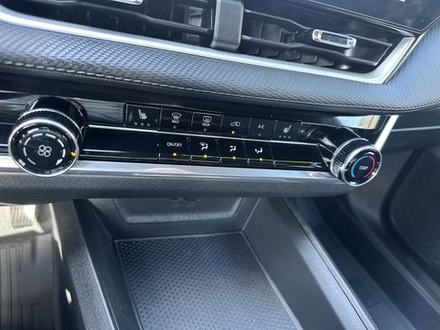 Used 2026 Chevrolet Equinox LT FWD image 19