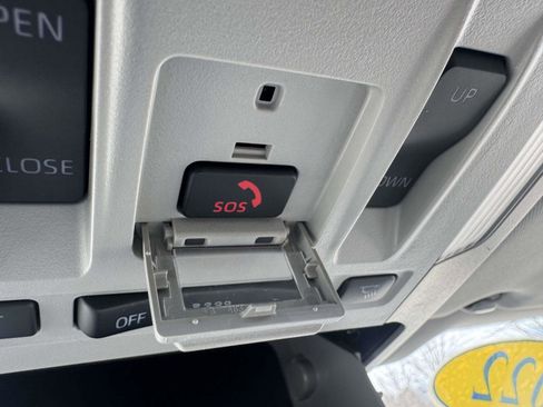 Used 2022 Toyota Highlander XLE image 38