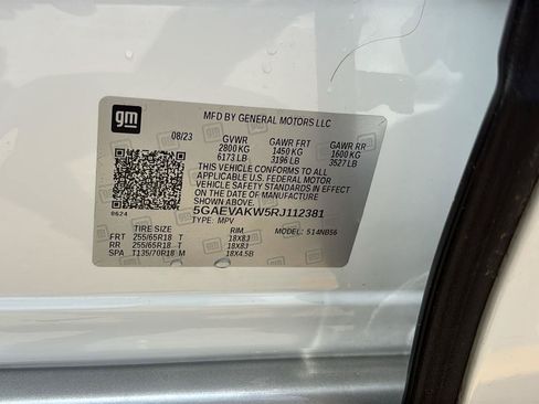 Certified 2024 Buick Enclave Essence AWD/4WD image 13